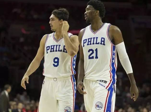 位居中偏左 位居中偏左